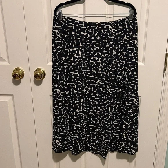 🐥Briggs New York Abstract Black and White Midi Skirt - Picture 4 of 5